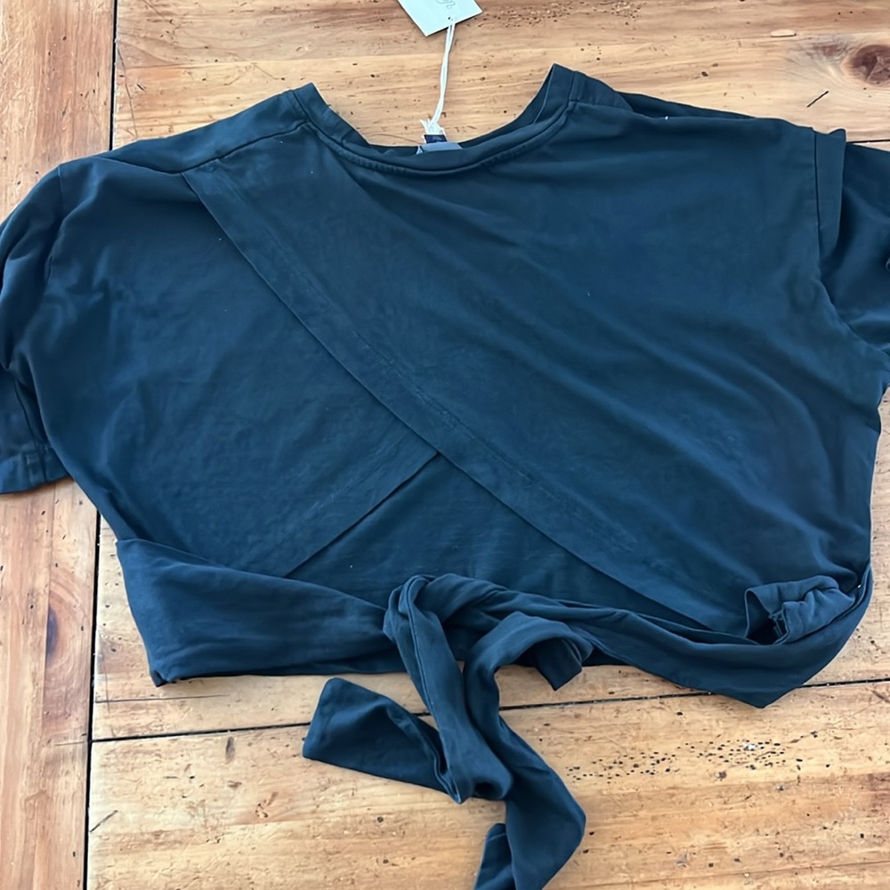 COPY - Universal Threads open lower back top size M - Picture 7 of 8